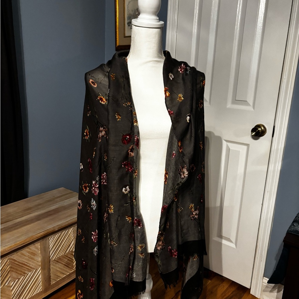 NWT Floral Grey/ Black trimmed Pashmina